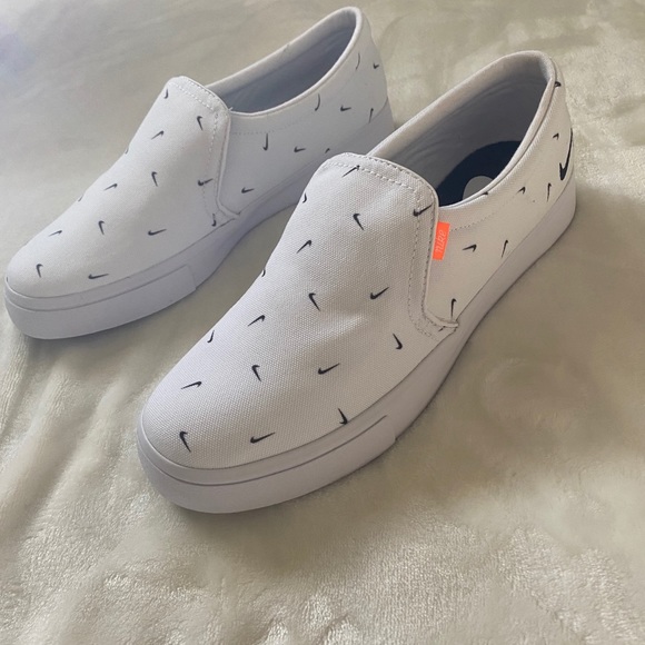 Women’s New Nike Slip-On sz9 - Picture 3 of 5